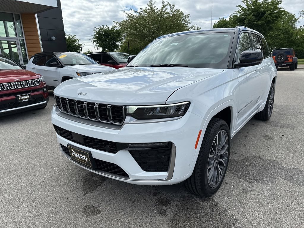 New 2026 Jeep Grand Cherokee Summit AWD/4WD image 2
