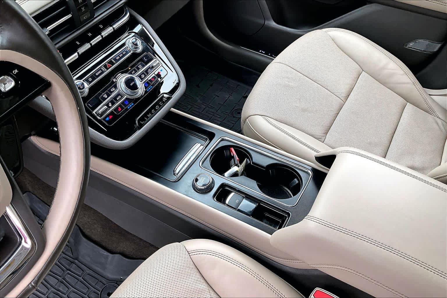 Used 2020 Lincoln Corsair Reserve w/ Equipment Group 201A image 21