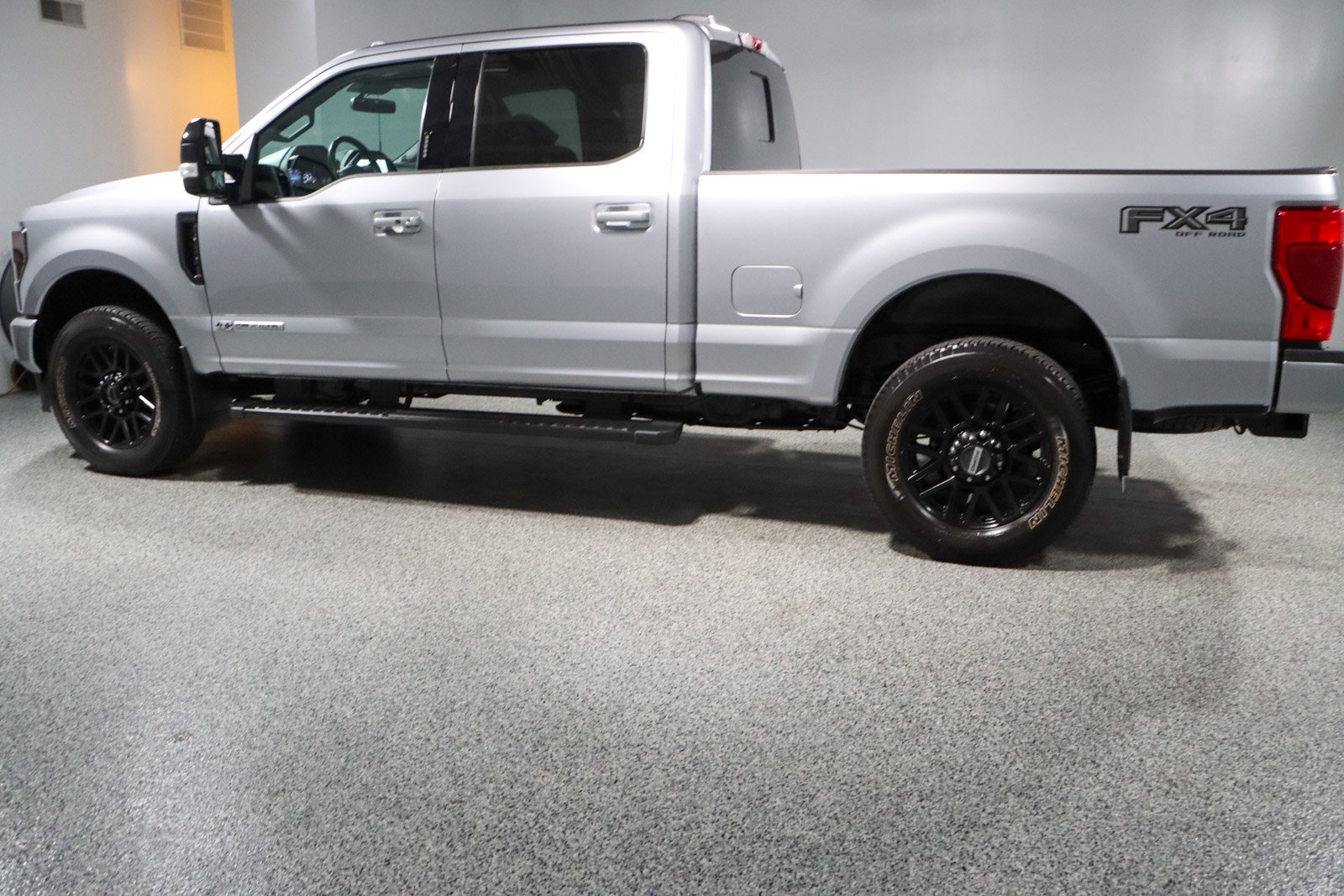 Used 2022 Ford F250 Lariat w/ Black Appearance Pkg image 10