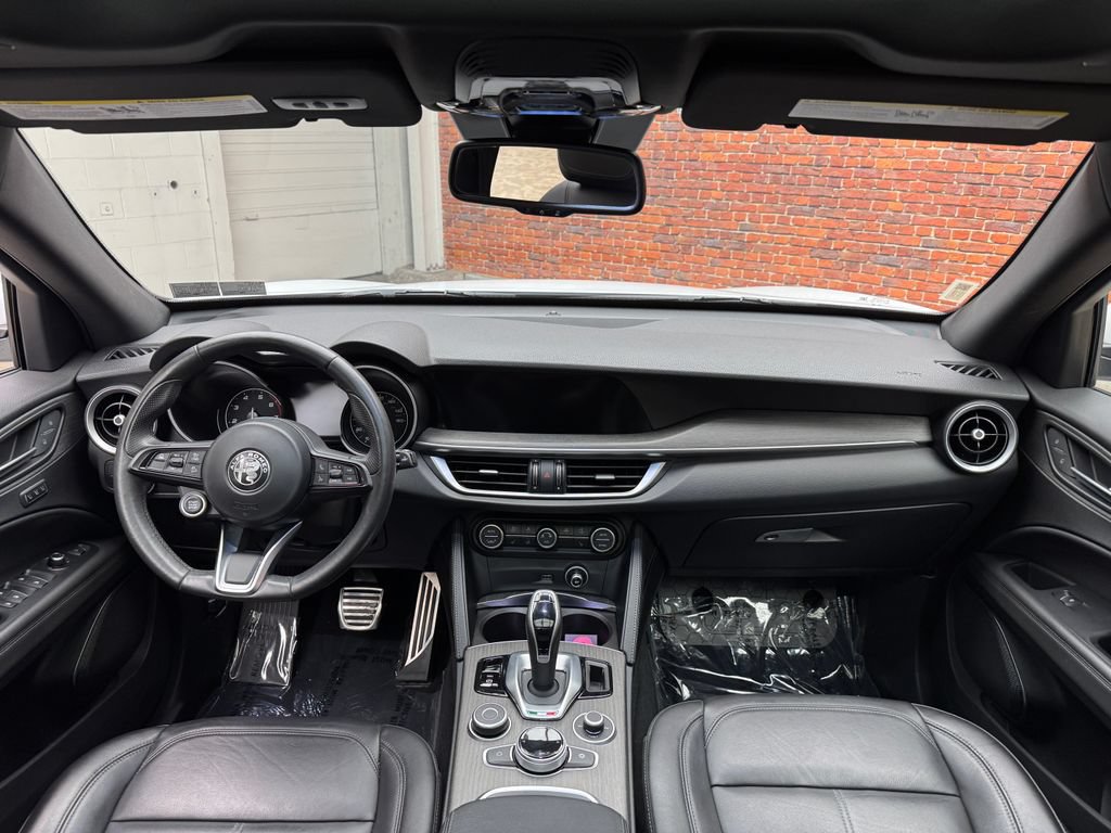 Used 2023 Alfa Romeo Stelvio Ti AWD/4WD image 13