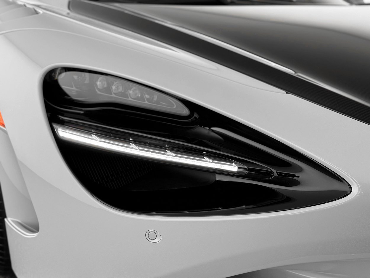 Used 2026 McLaren 750S Spider RWD image 44