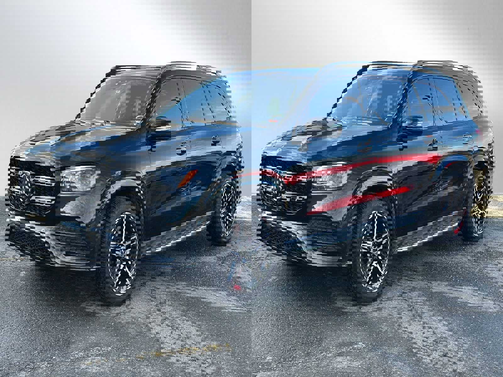 Used 2023 Mercedes-Benz GLS 580 4MATIC image 3