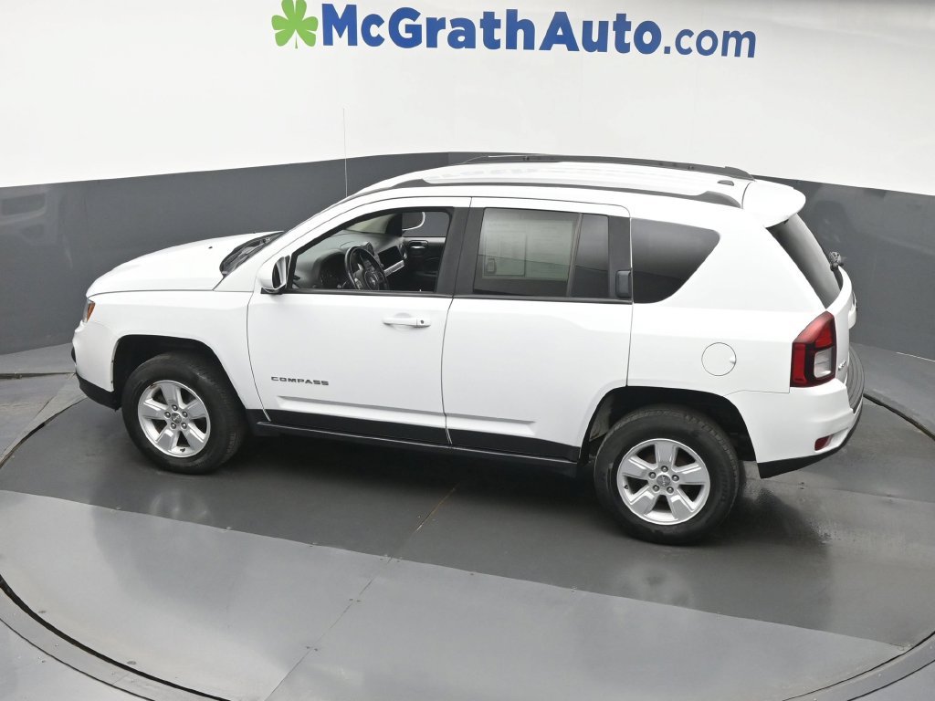 Used 2017 Jeep Compass Latitude FWD image 23