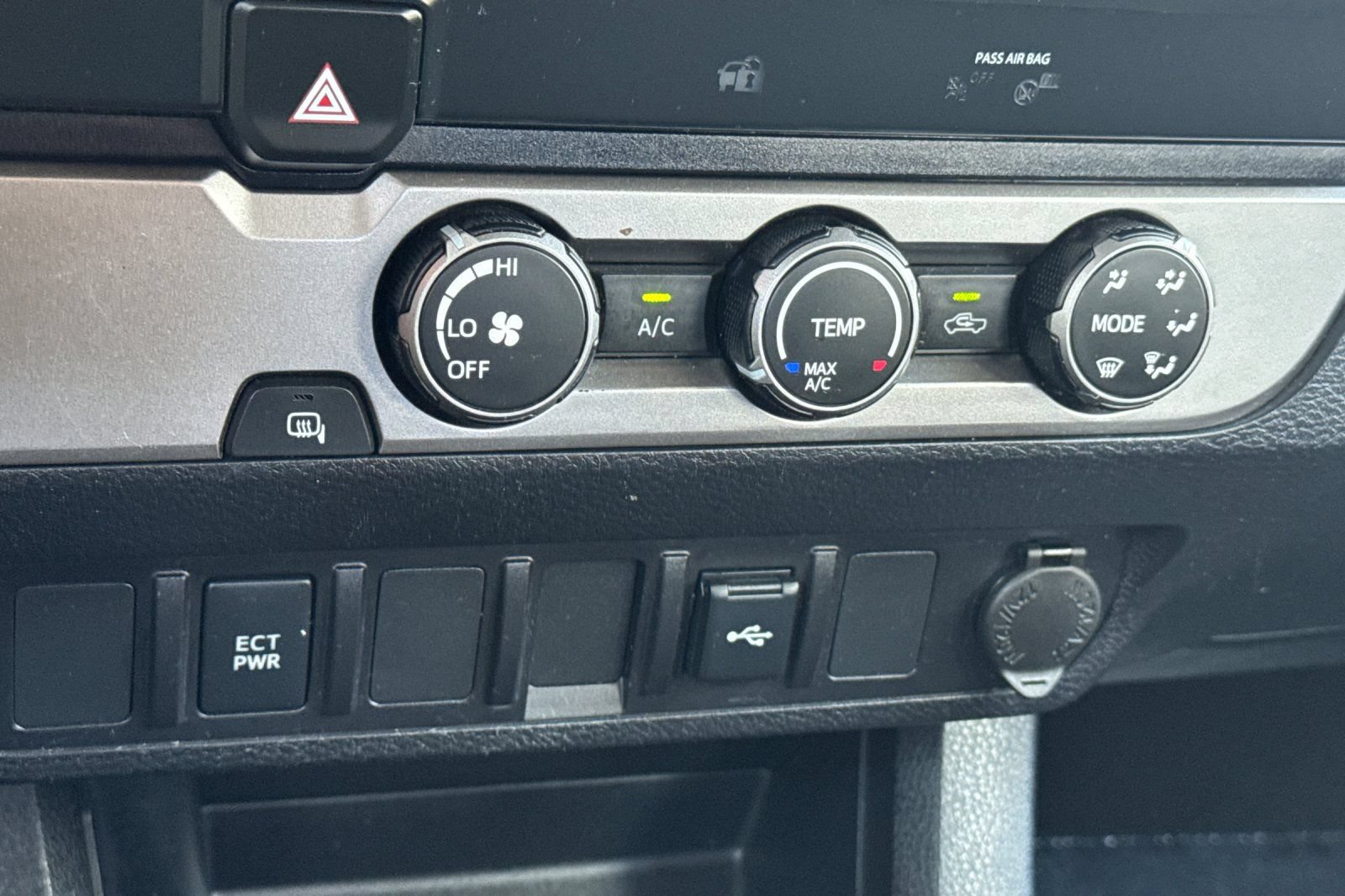 Used 2022 Toyota Tacoma SR5 RWD image 23