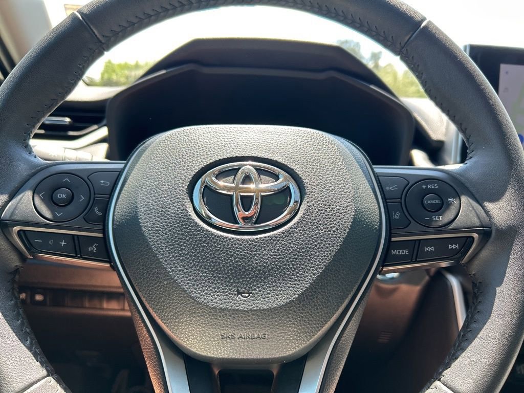 Used 2023 Toyota RAV4 XLE Premium image 19