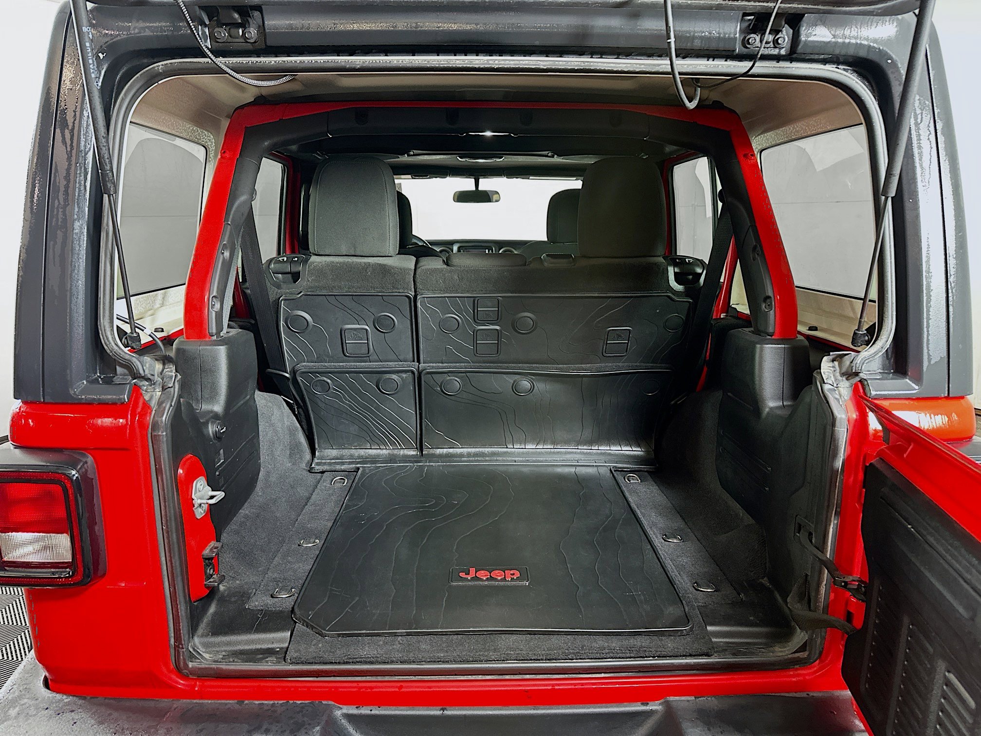 Used 2018 Jeep Wrangler Unlimited Sport S image 23