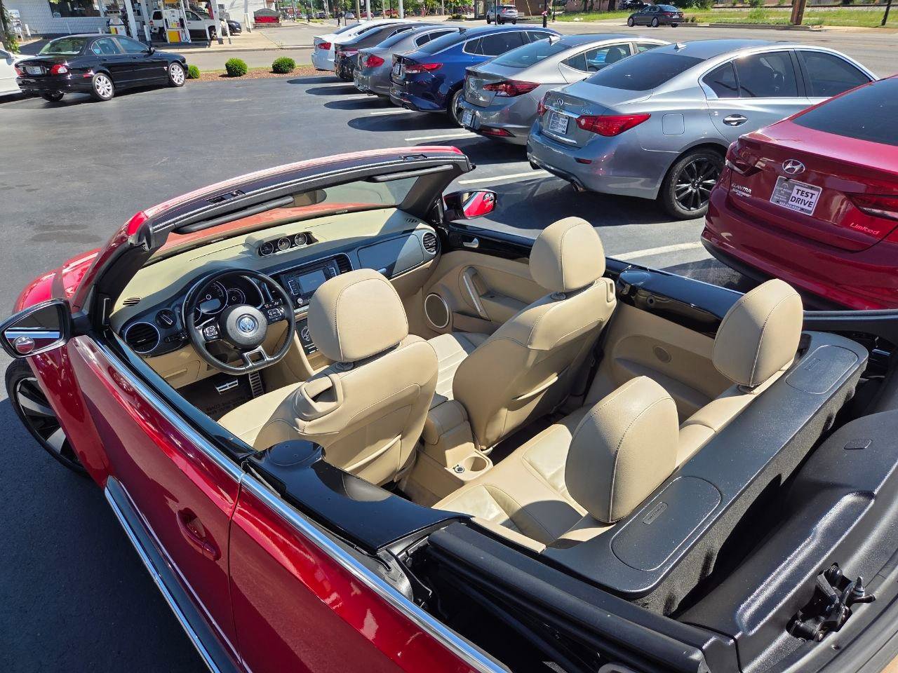Used 2013 Volkswagen Beetle Turbo 60's Edition FWD image 10