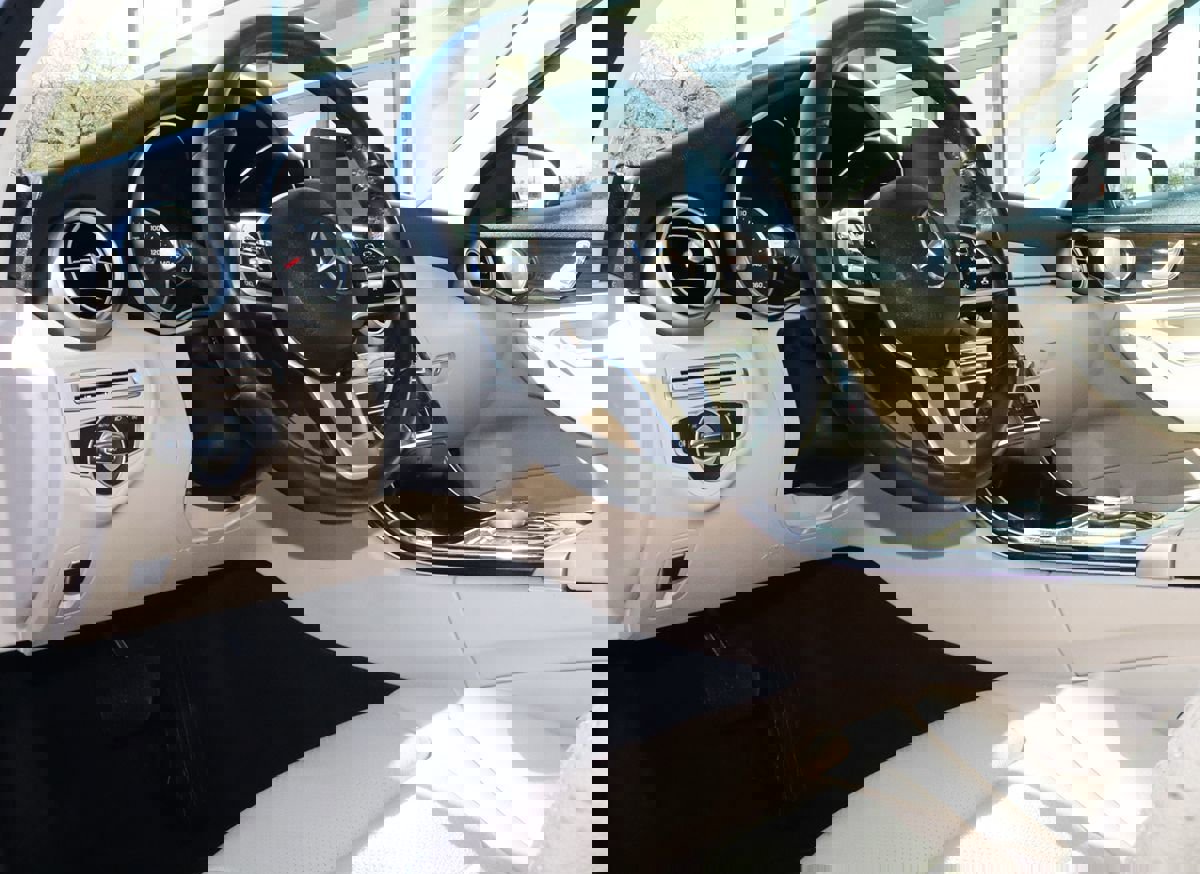 Used 2020 Mercedes-Benz C 300 Sedan w/ Premium Package image 41