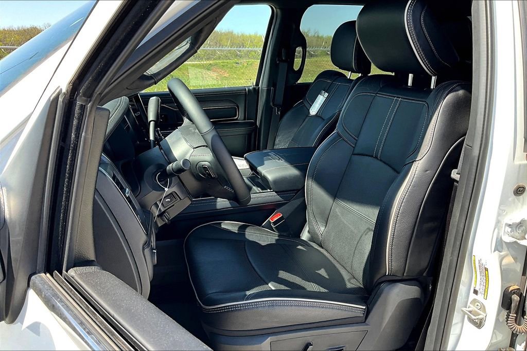 Used 2024 RAM 4500 4x4 Crew Cab DRW image 19