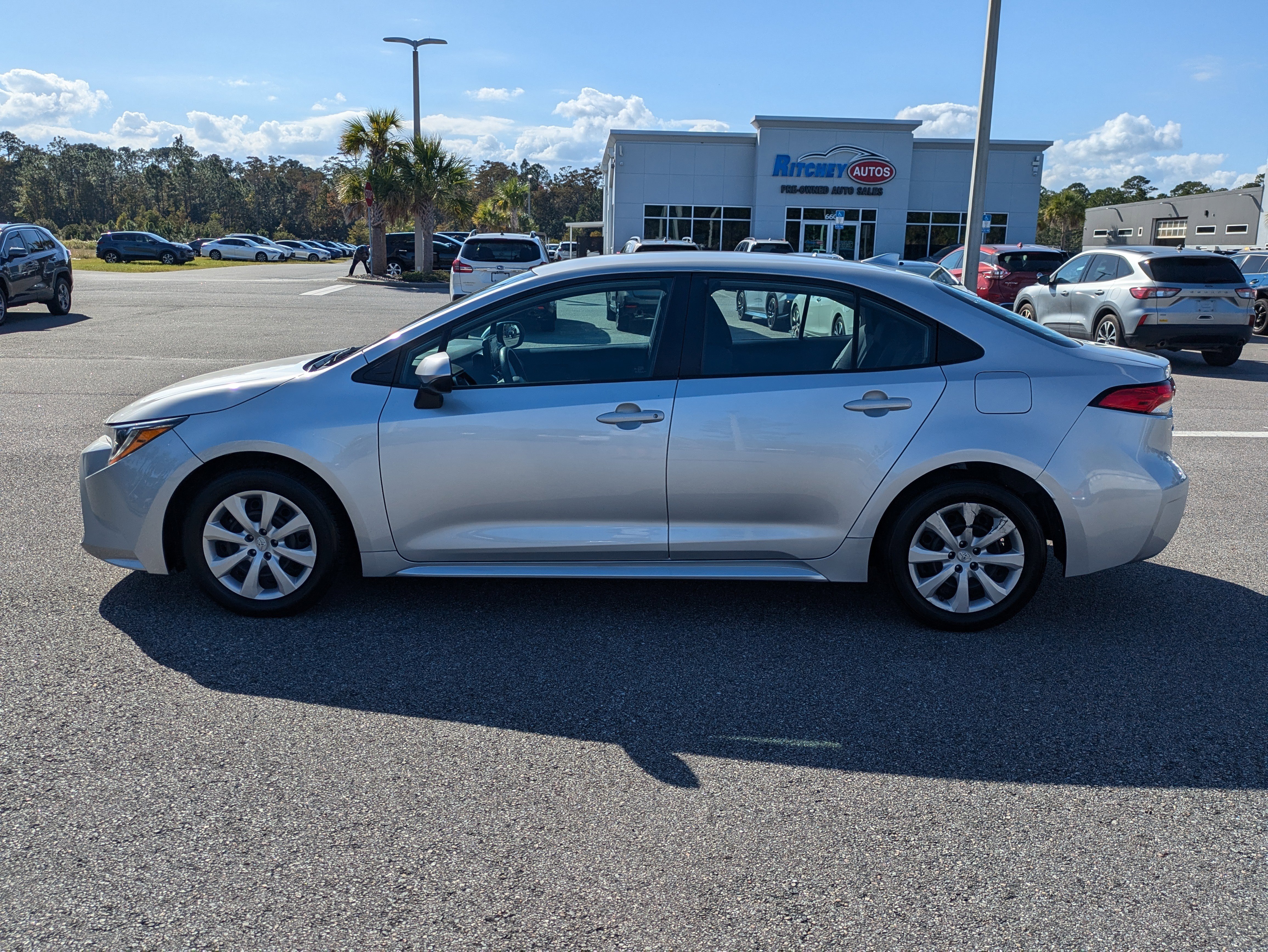 Used 2022 Toyota Corolla LE image 7