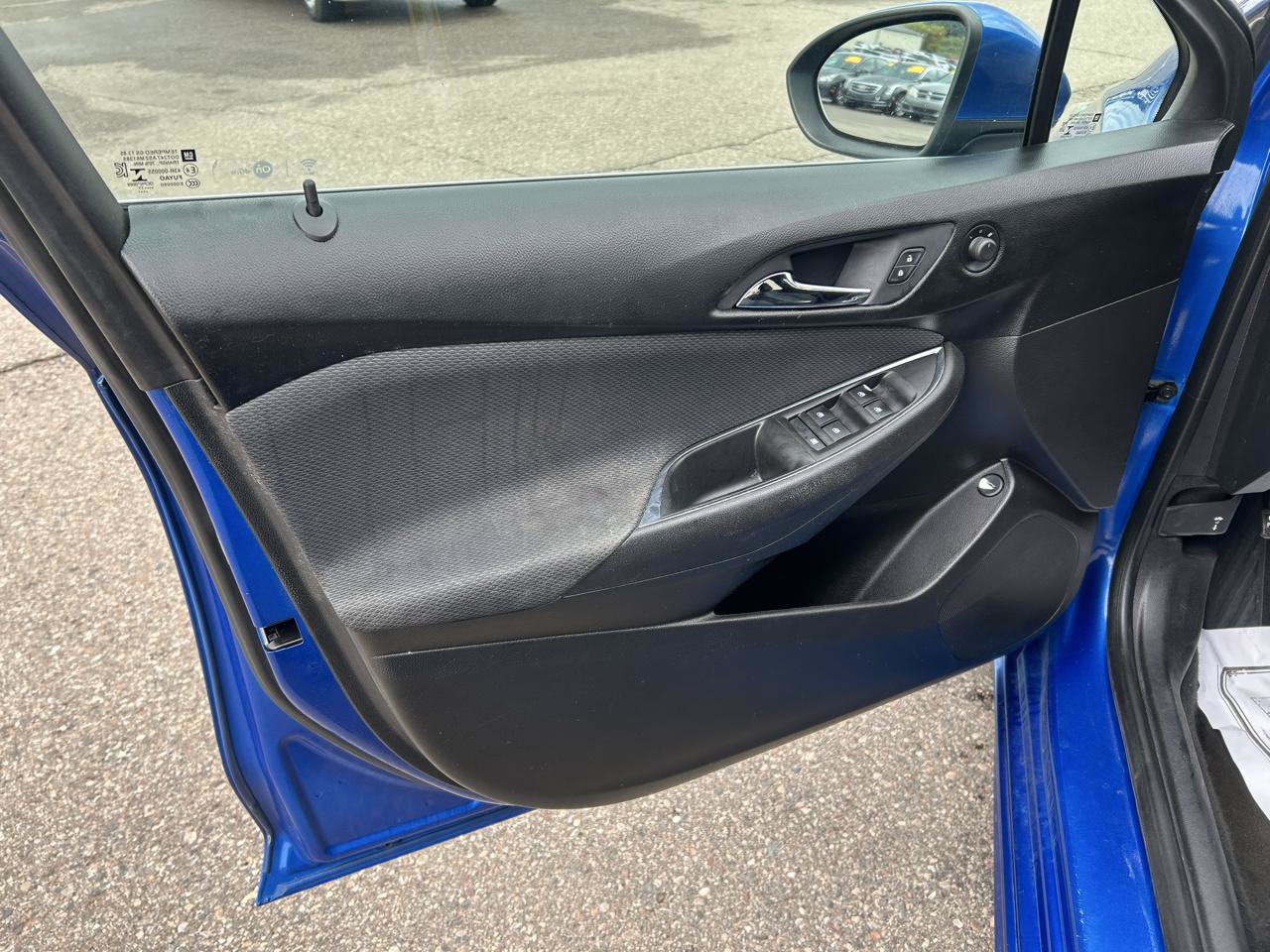 Used 2018 Chevrolet Cruze LT w/ Convenience Package FWD image 14