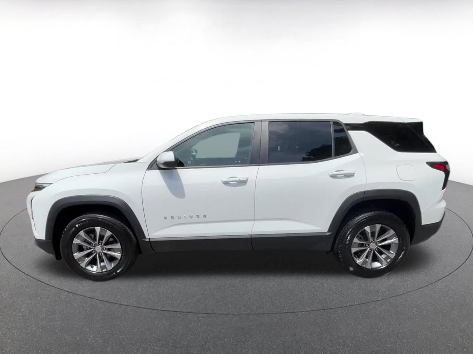 Used 2025 Chevrolet Equinox LT FWD image 9