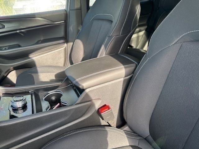 New 2025 Jeep Grand Cherokee Laredo X image 16