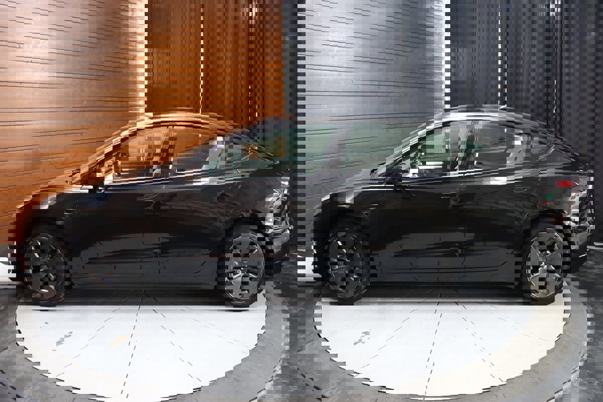 Used 2023 Tesla Model 3 Standard Range image 77