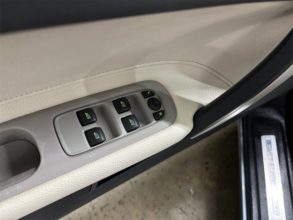 Used 2013 Volvo C70 T5 image 13