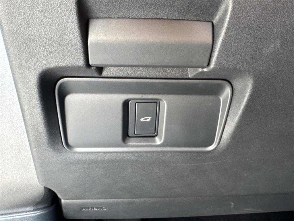 Certified 2024 Land Rover Discovery Sport Dynamic SE image 36