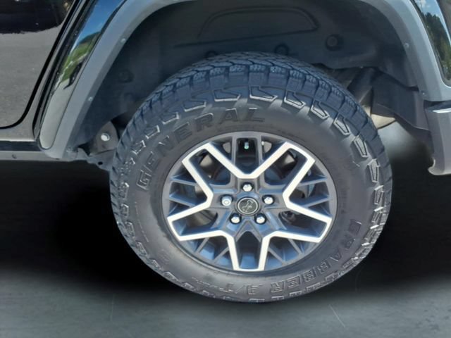 Used 2025 Jeep Wrangler Unlimited Sahara AWD/4WD image 13