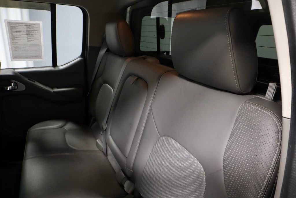 Used 2011 Nissan Frontier SL image 22