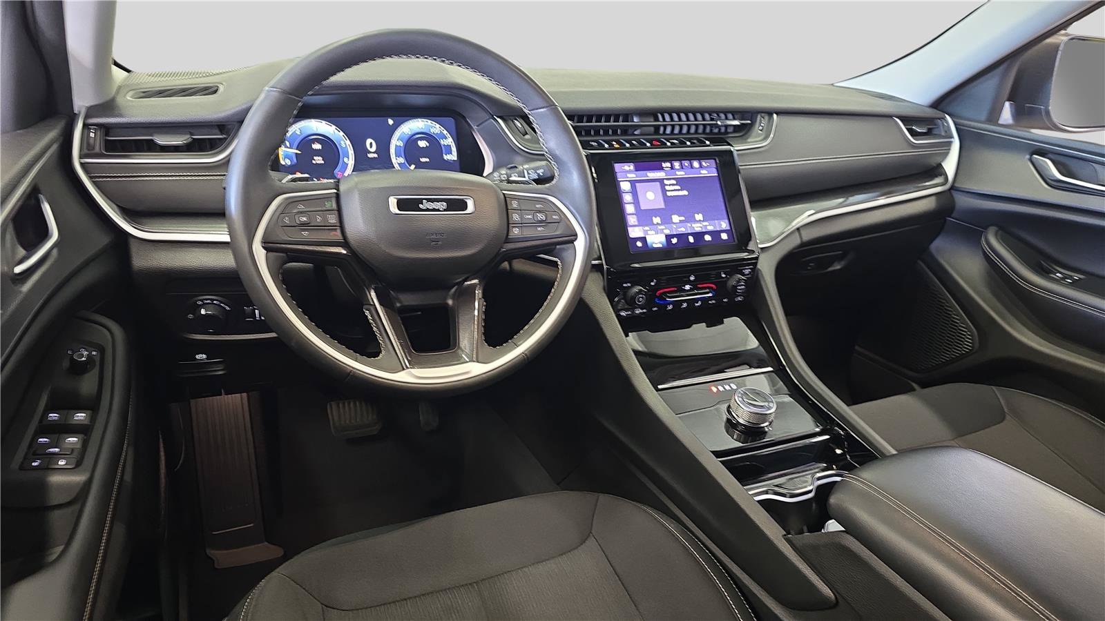 Used 2023 Jeep Grand Cherokee Laredo w/ Luxury Tech Group I AWD/4WD image 20