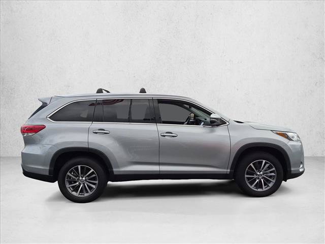 Used 2019 Toyota Highlander XLE FWD image 4