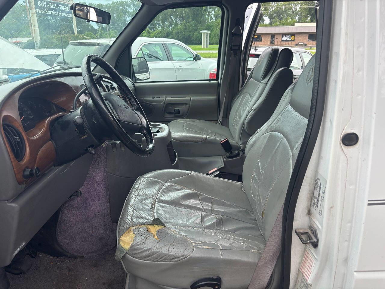 Used 2000 Ford E-150 and Econoline 150 image 10