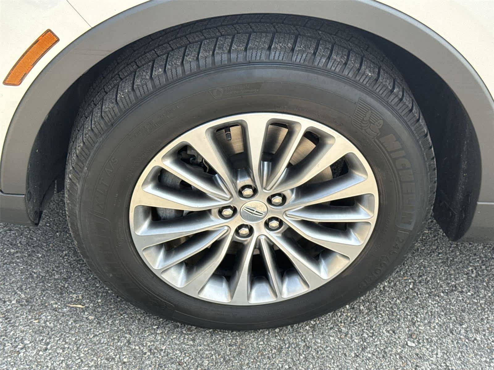 Used 2016 Lincoln MKX Select w/ Select Plus Package FWD image 12