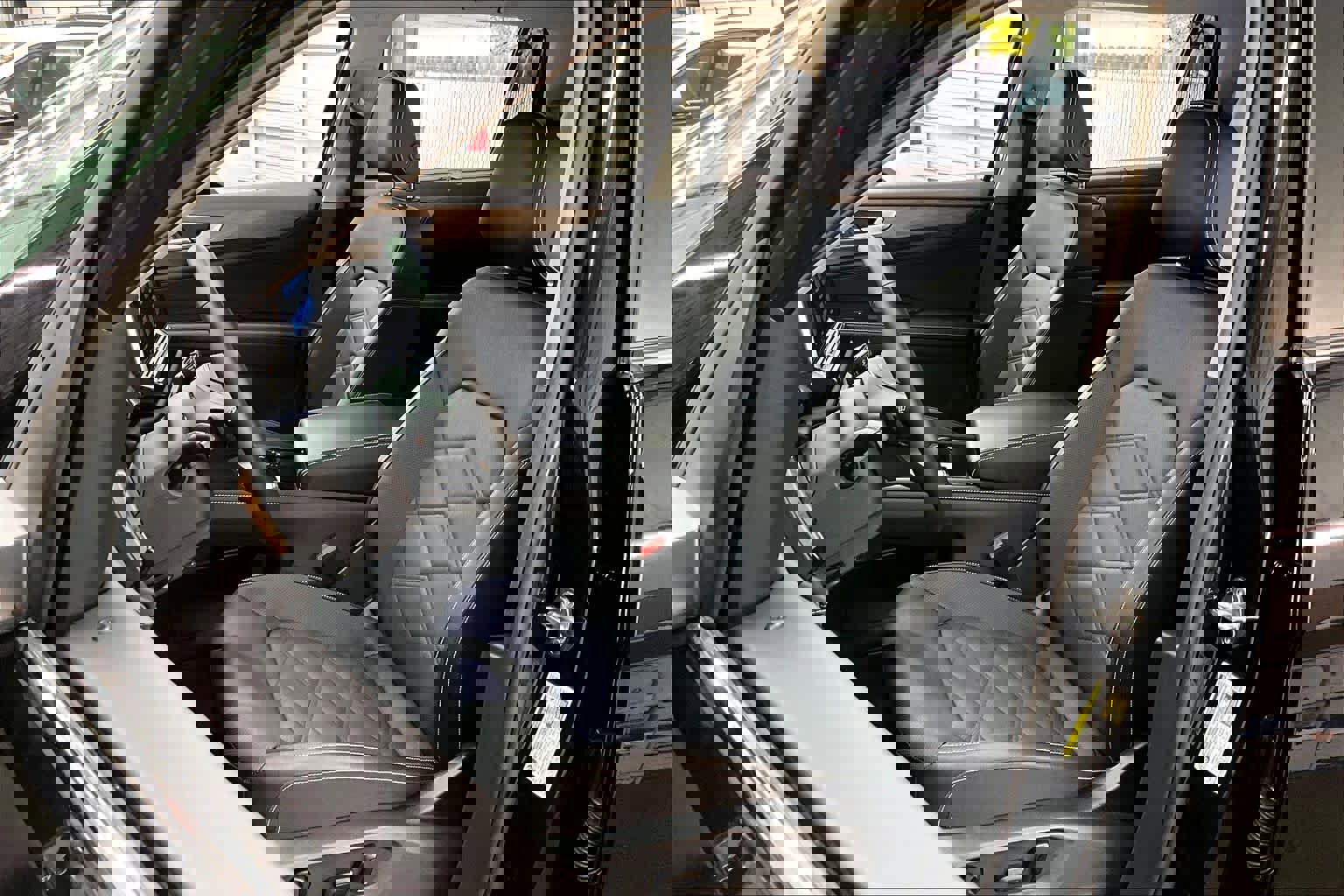 Used 2025 Volkswagen Atlas SE w/ Black Wheel Package image 26