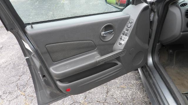 Used 2004 Pontiac Grand Prix GT2 w/ Leather Trim Pkg FWD image 17
