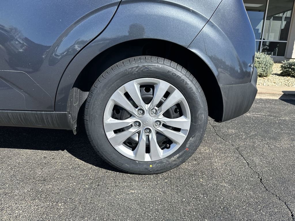 Used 2022 Kia Soul LX image 17