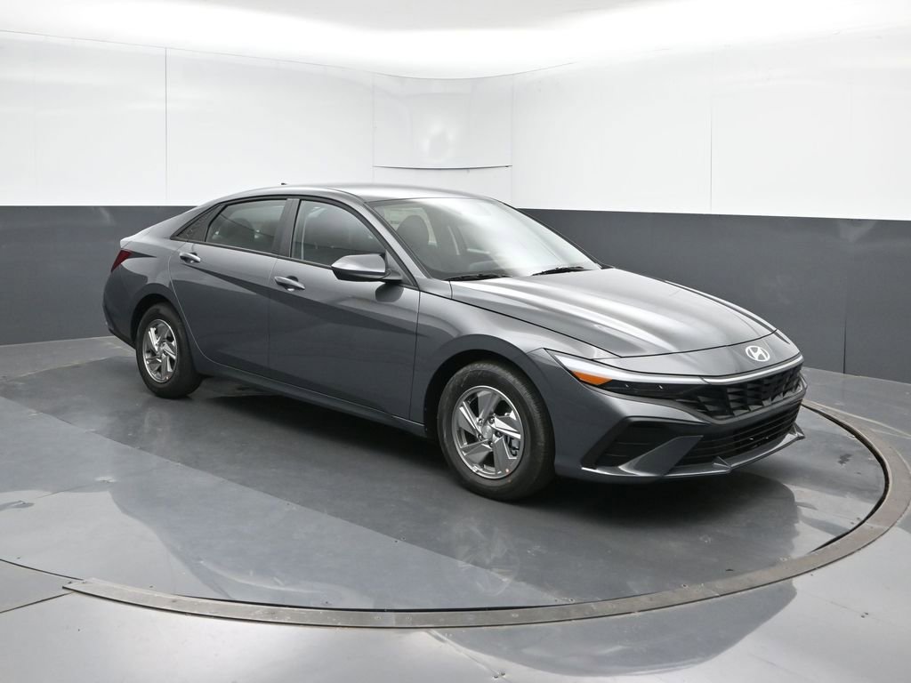 New 2026 Hyundai Elantra SE FWD image 7