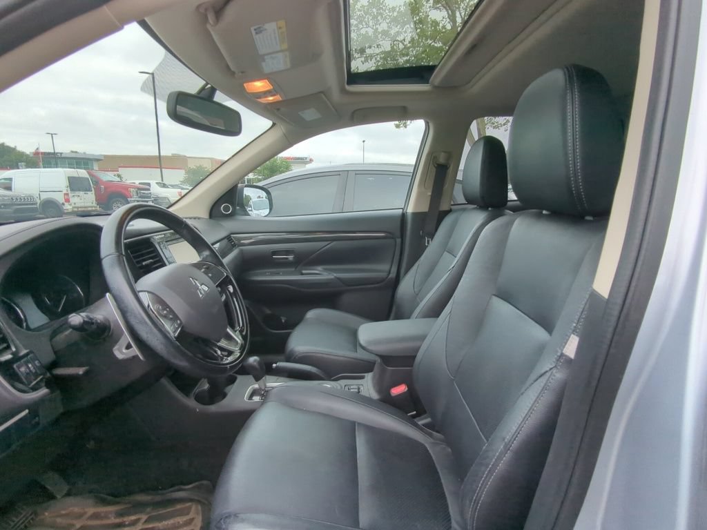 Used 2016 Mitsubishi Outlander GT AWD/4WD image 6