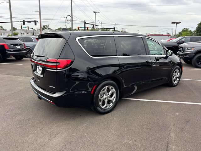 Used 2024 Chrysler Pacifica Limited w/ Trailer Tow Group FWD image 31