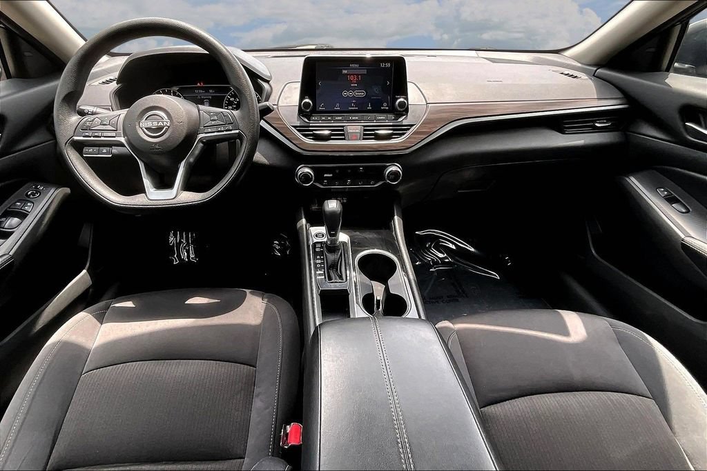 Used 2024 Nissan Altima 2.5 SV FWD image 9