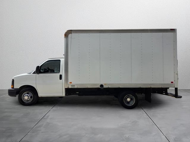 Used 2016 Chevrolet Express 3500 RWD image 2