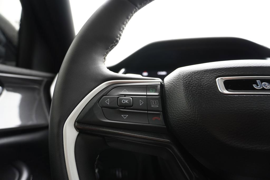 Used 2023 Jeep Grand Cherokee Altitude image 20