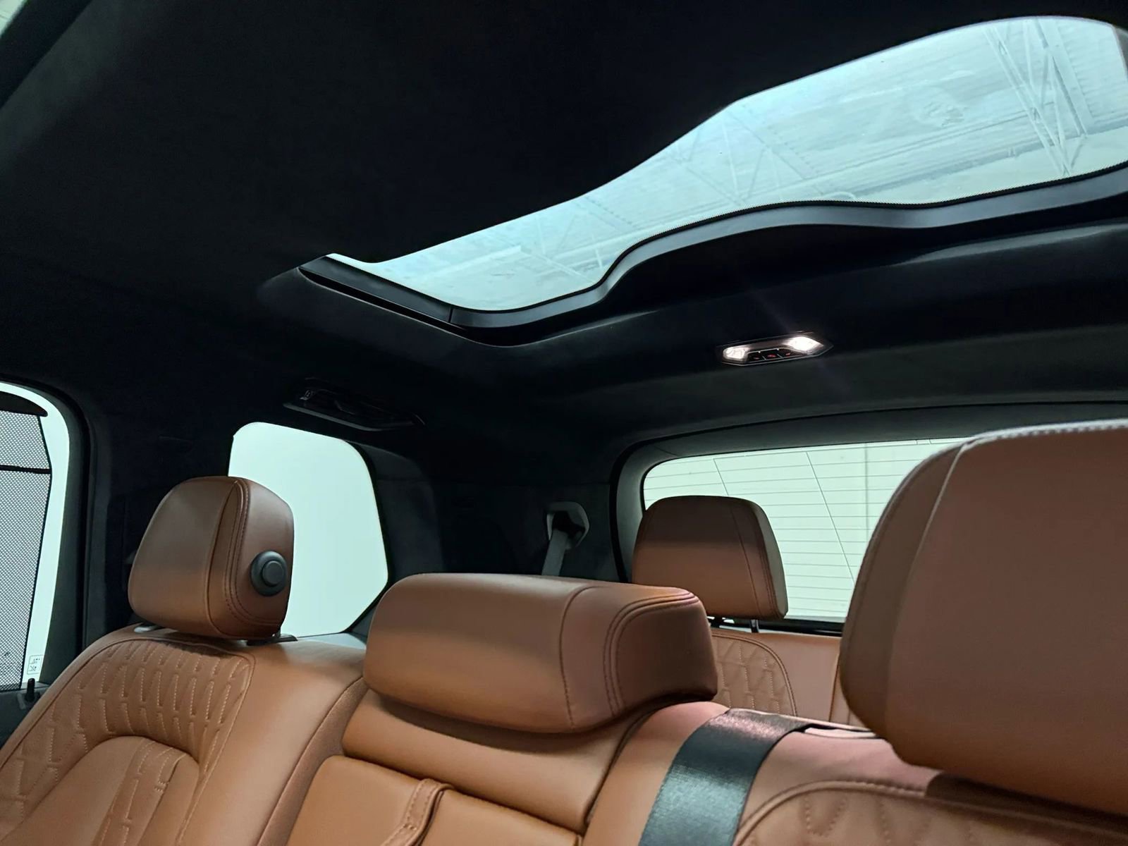Used 2021 BMW X7 M50i w/ Luxury Seating Package image 19