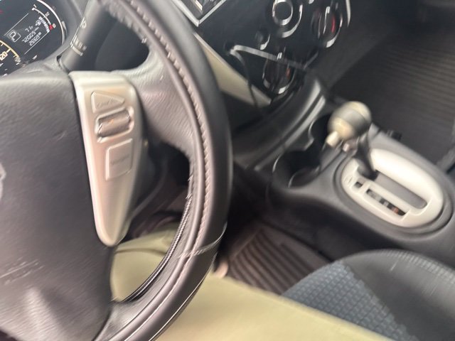 Used 2015 Nissan Versa Note SV FWD image 4