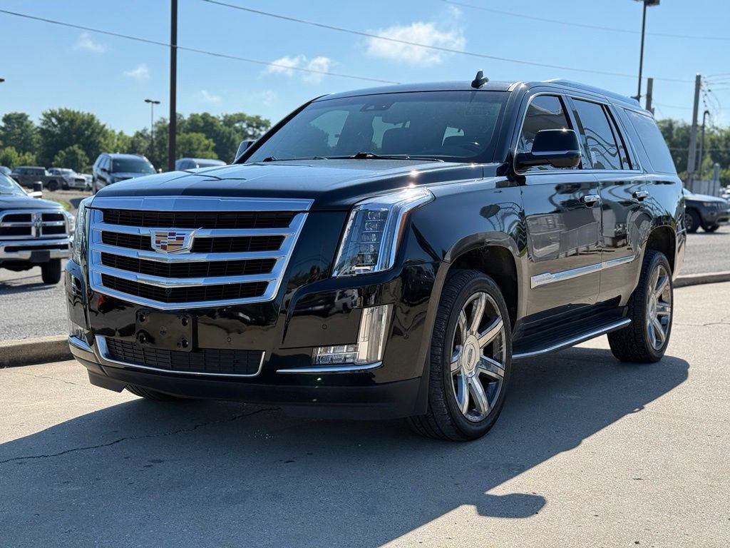 Used 2019 Cadillac Escalade Luxury AWD/4WD image 2