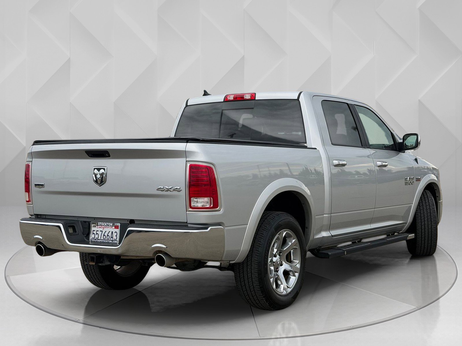 Used 2018 RAM 1500 Laramie image 4