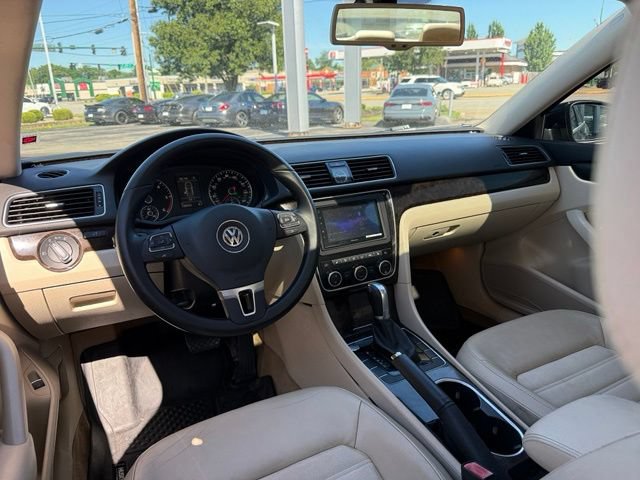 Used 2014 Volkswagen Passat TDI SEL Premium FWD image 17