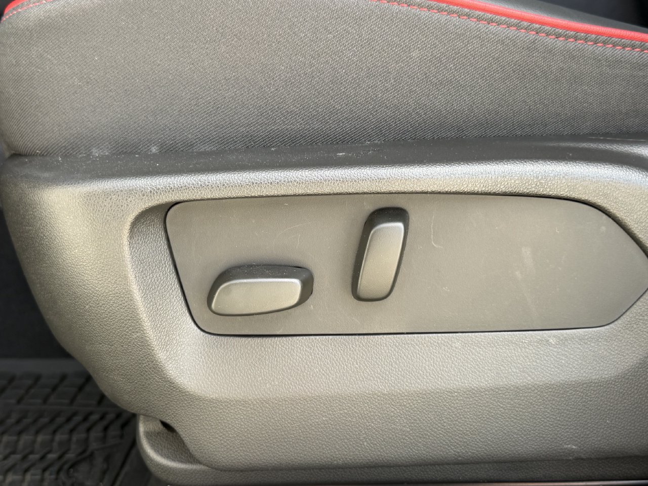 Used 2023 Buick Envision Essence w/ Technology Package I AWD/4WD image 24