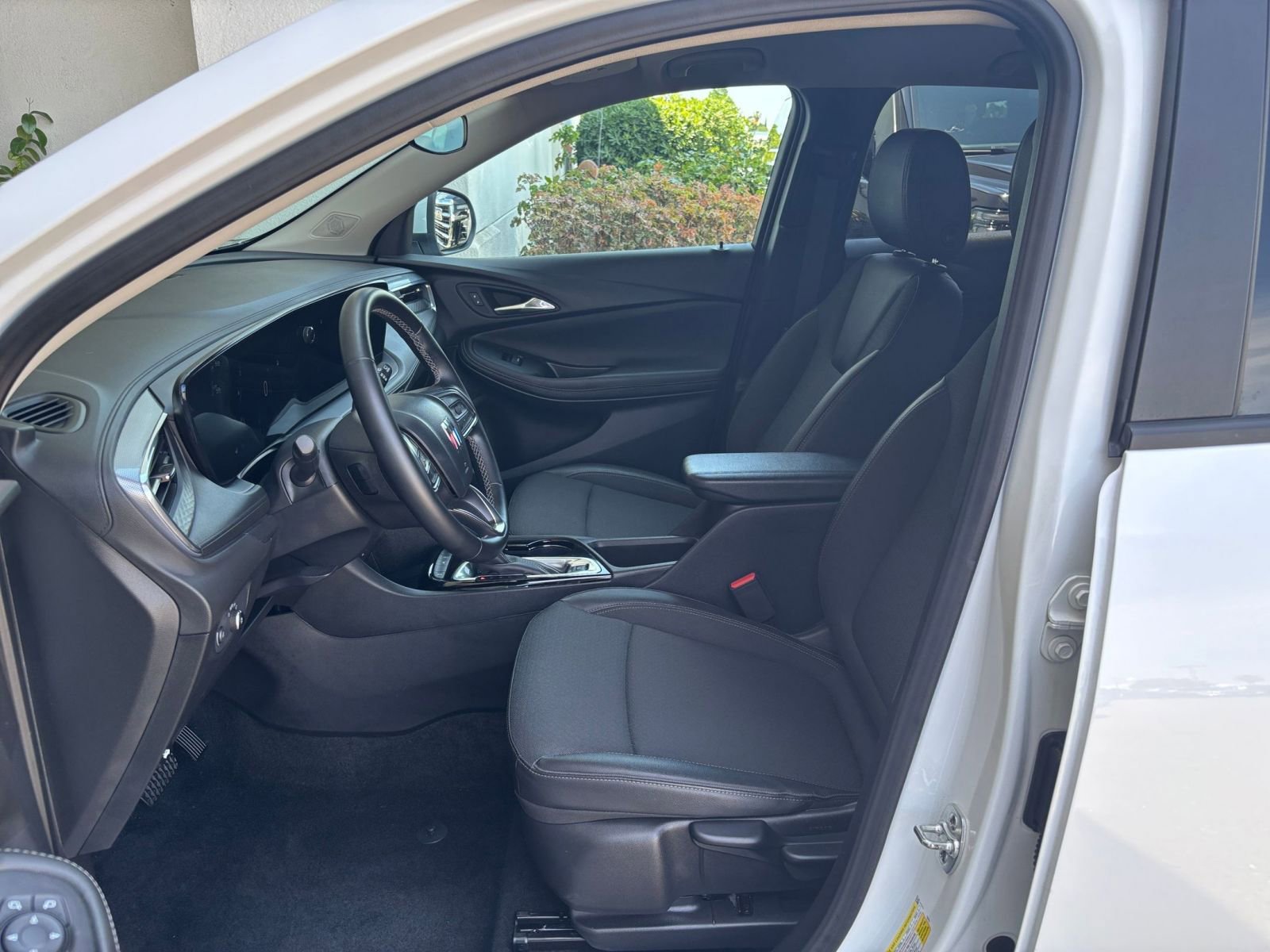 Used 2025 Buick Encore GX Preferred FWD image 27