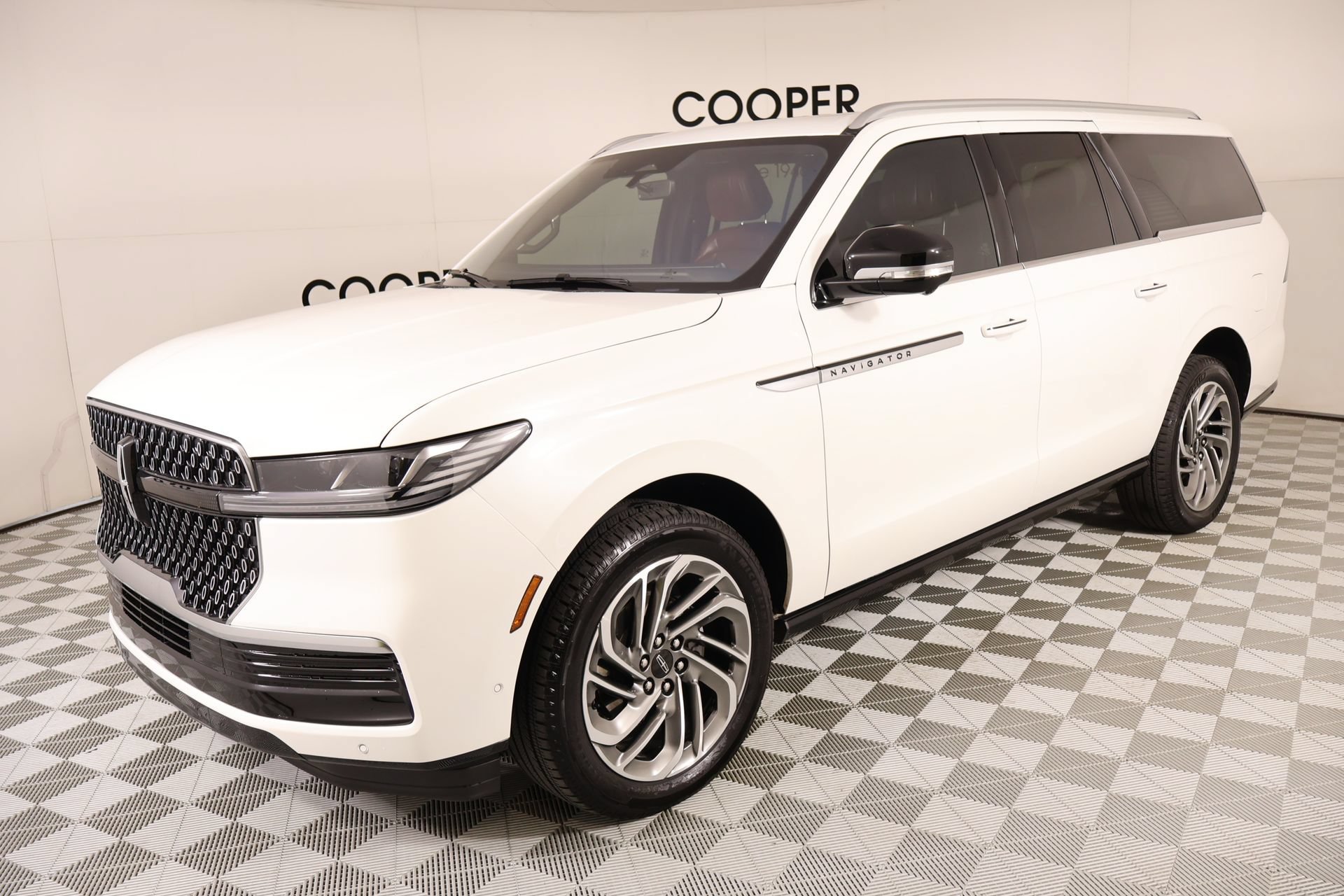 Used 2025 Lincoln Navigator L Reserve AWD/4WD image 11