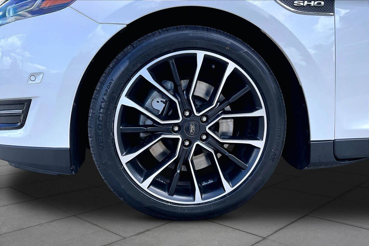 Used 2018 Ford Taurus SHO w/ Driver Assist Package AWD/4WD image 11