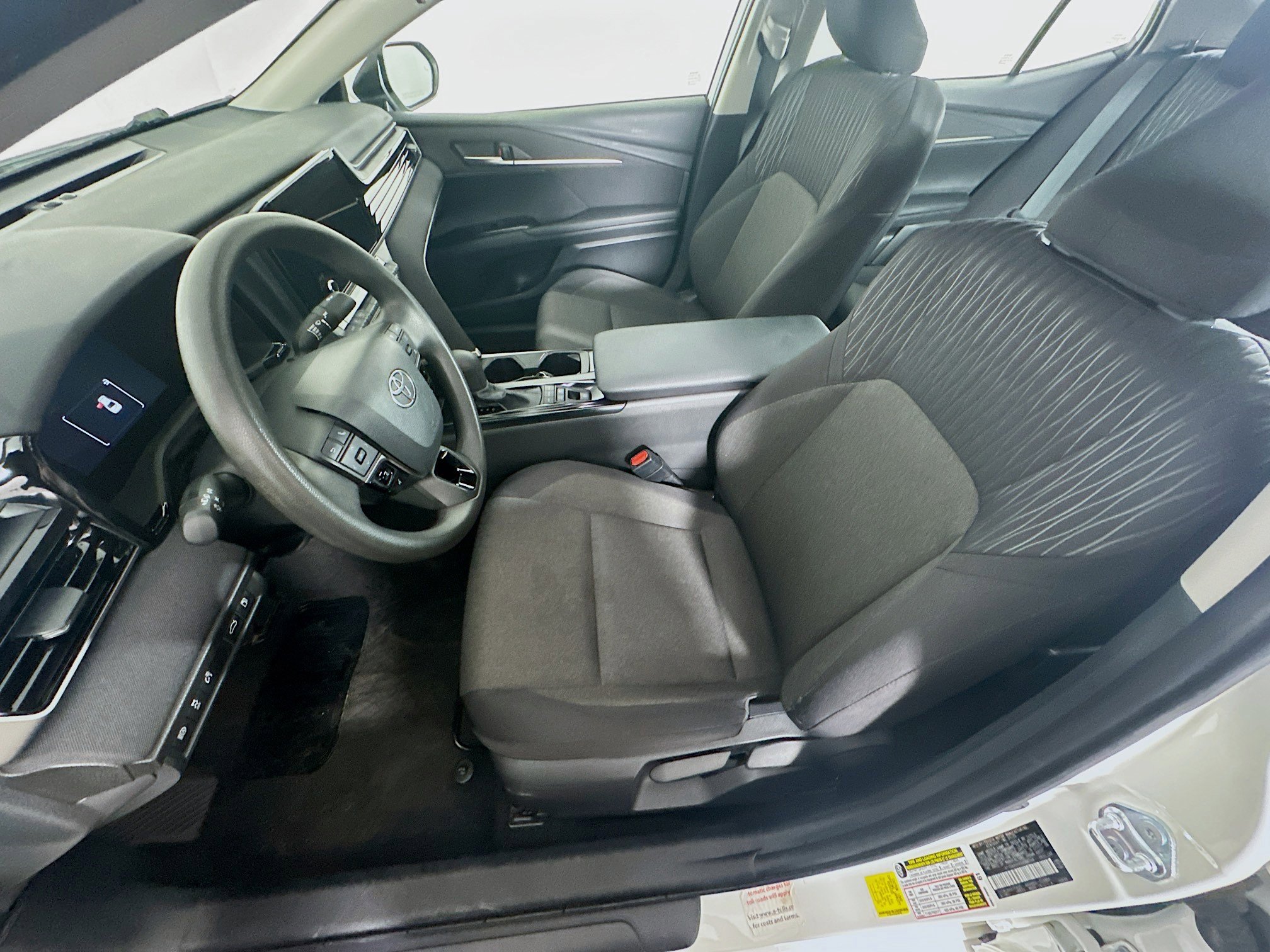 Used 2025 Toyota Camry LE image 13