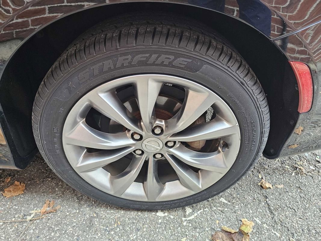 Used 2015 Chrysler 200 S w/ Comfort Group image 33