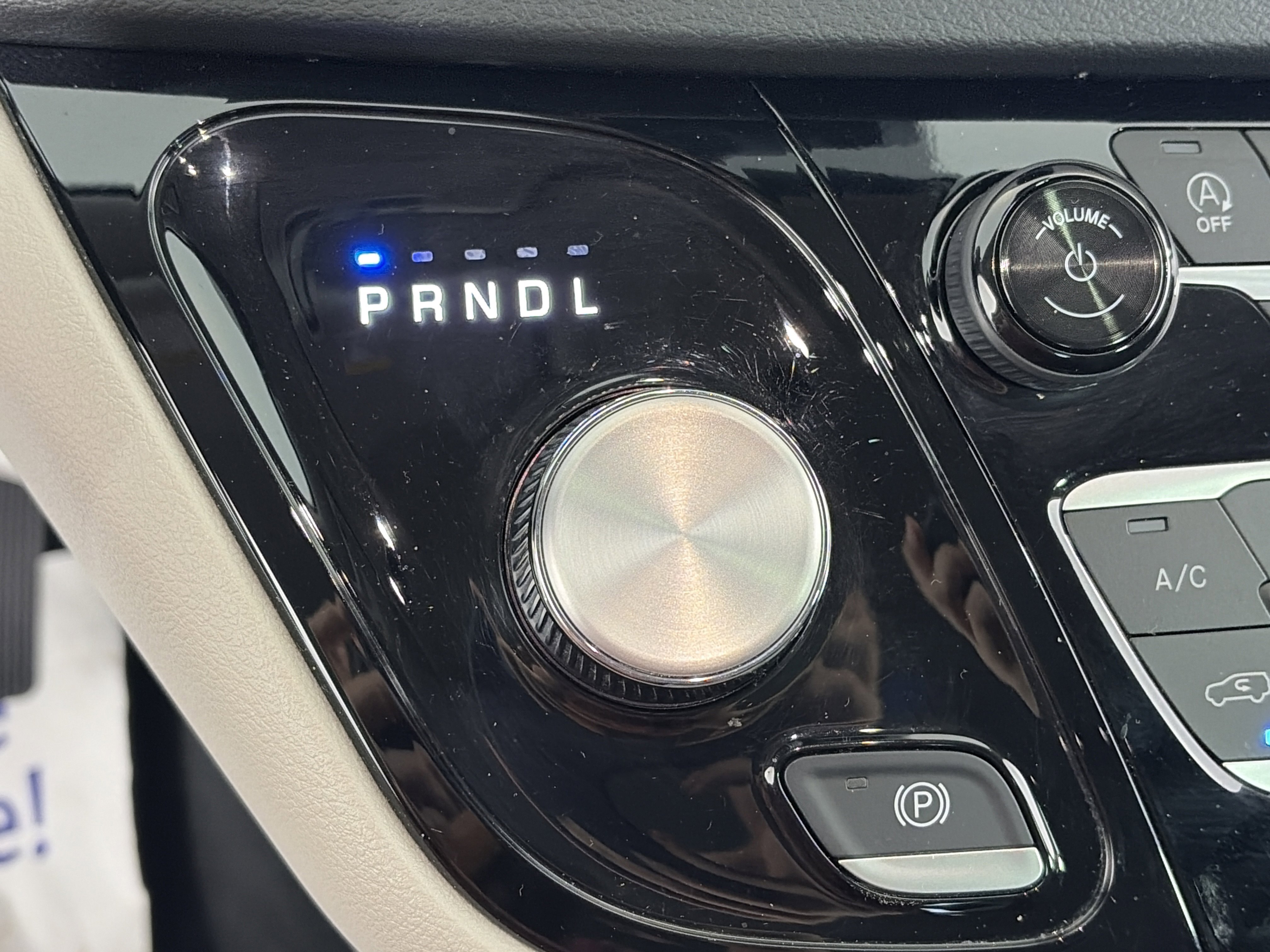 Used 2024 Chrysler Pacifica Touring-L image 23