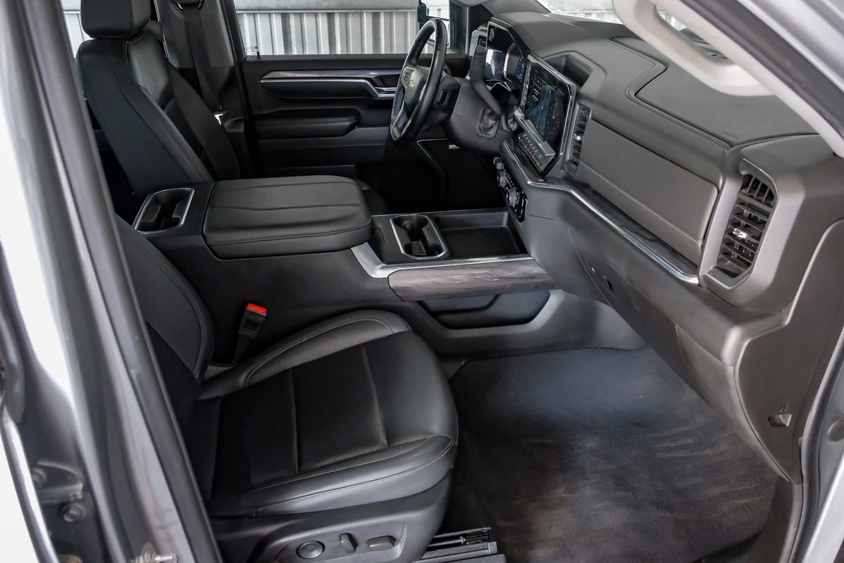 Used 2024 Chevrolet Silverado 2500 LTZ w/ LTZ Convenience Package image 12