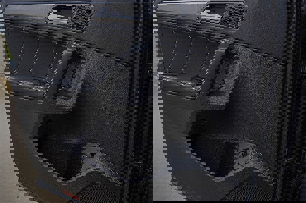 New 2024 Volkswagen Tiguan SE R-Line image 19