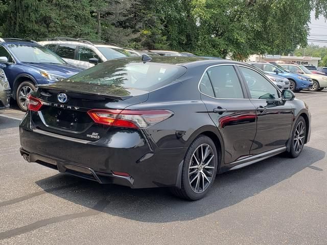 Used 2024 Toyota Camry SE w/ Cold Weather Package FWD image 3